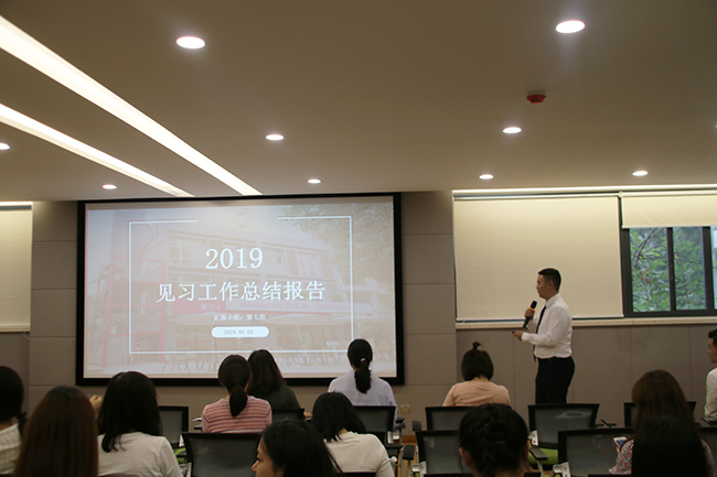 图2 学生汇报.jpg 图2 学生汇报.jpg