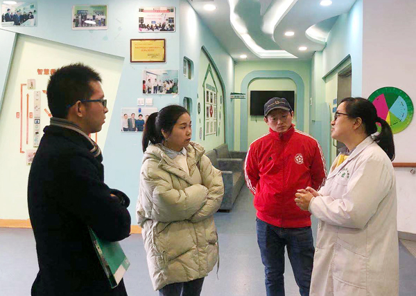 参观健管中心.jpg 参观健管中心.jpg