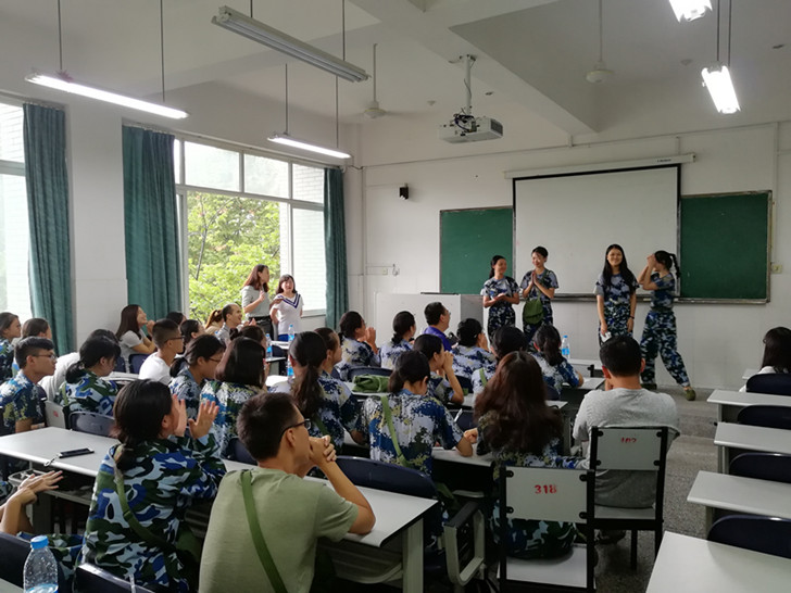 20170921(学生风采)我院2017级老年服务与管理专业开展新老生见面会_副本.jpg 20170921(学生风采)我院2017级老年服务与管理专业开展新老生见面会_副本.jpg