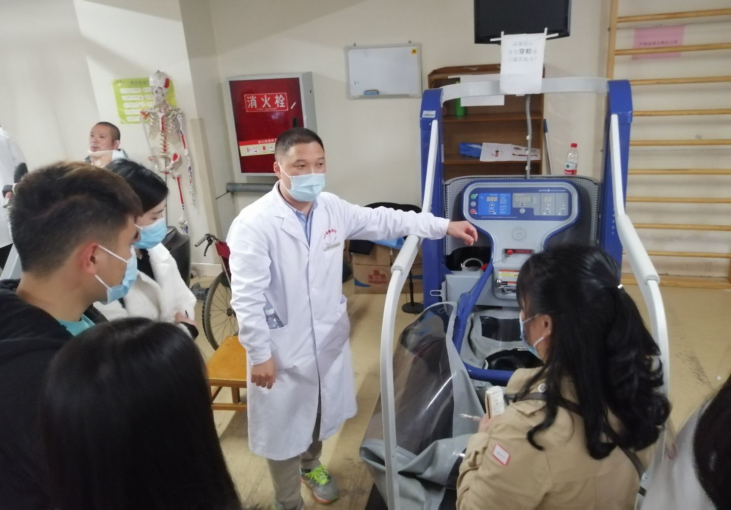 图1 介绍减重训练仪器1.jpg 图1 介绍减重训练仪器1.jpg