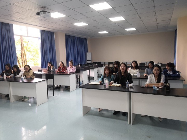 图1 2018级护理学双导师见面会.jpg 图1 2018级护理学双导师见面会.jpg