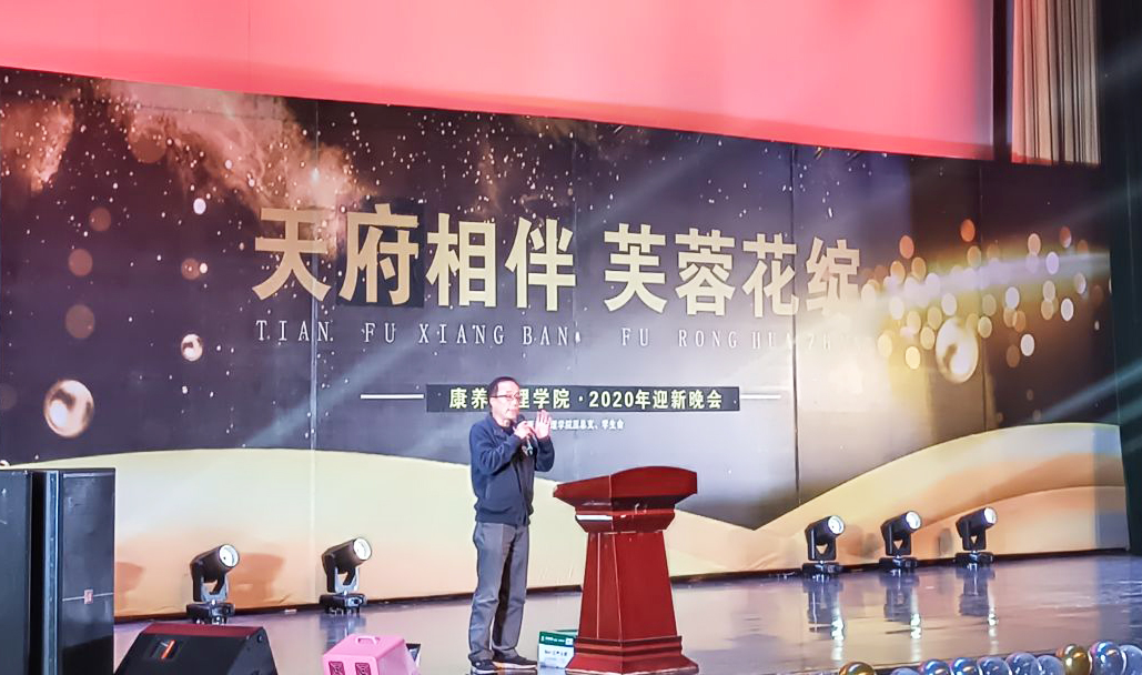 黄庆校长代表发言.jpg 黄庆校长代表发言.jpg