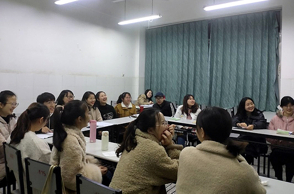 同学交流.jpg 同学交流.jpg