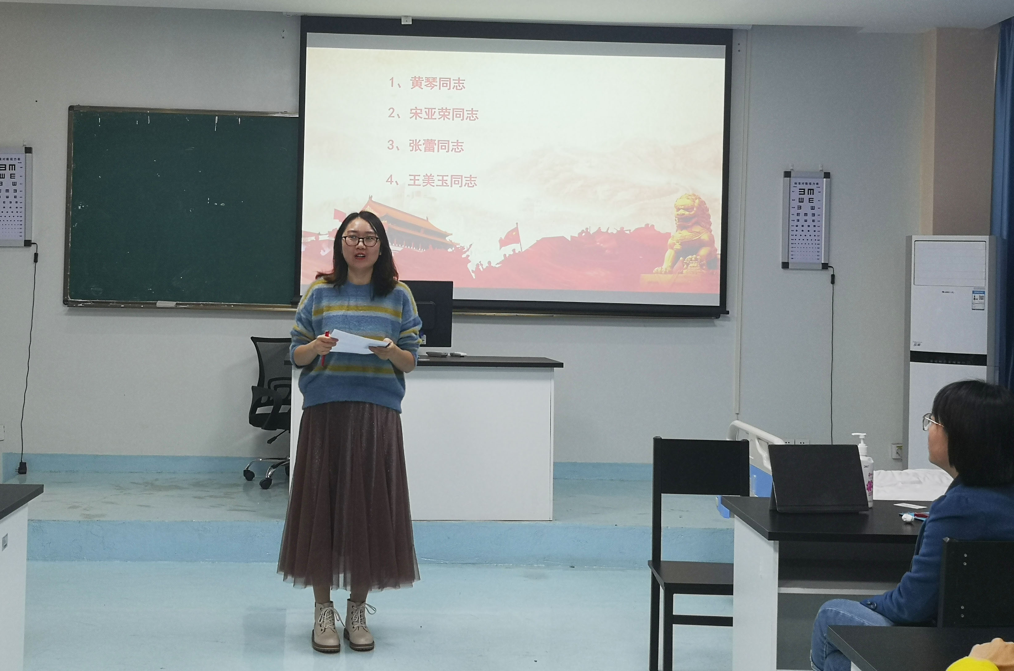 黄琴讲话2.jpg 黄琴讲话2.jpg